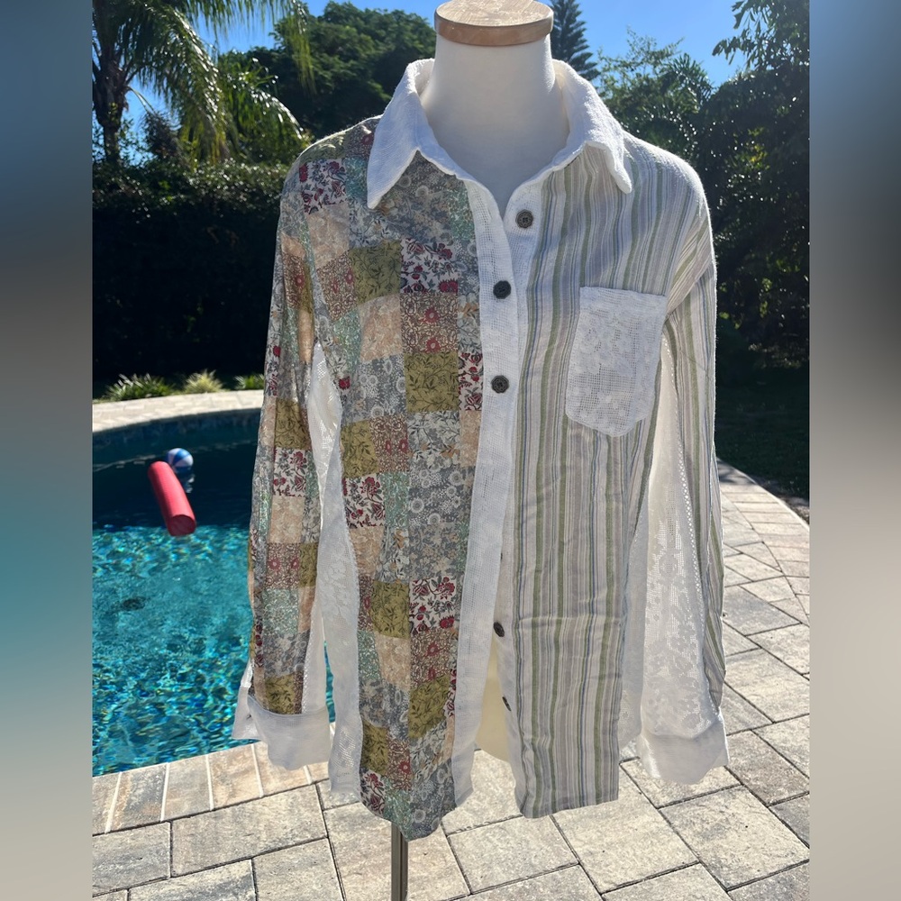 POL oversized Patchwork SIZE SMALL button down. - Picture 2 of 12